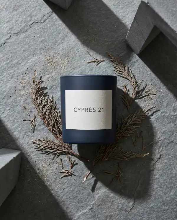 شمعة بأسلوب بسيط - image 1